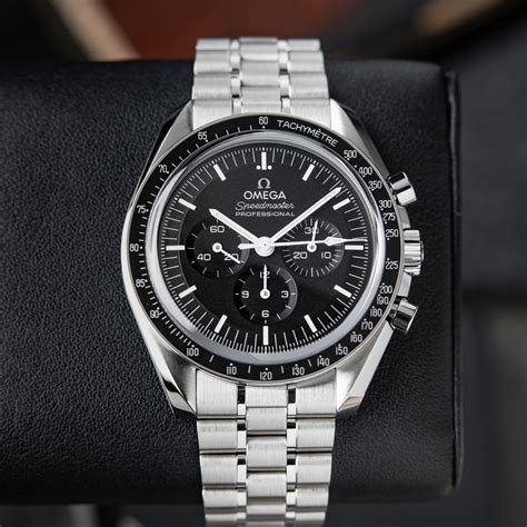 omega speedmaster moonwatch sapphire sandwich